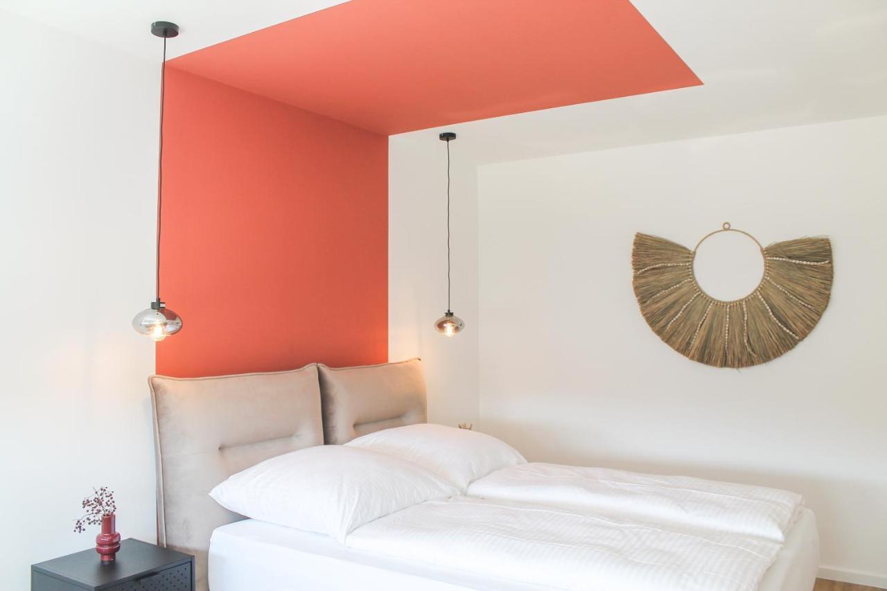 קובלנץ African-Style Apartment - Stadtnah, Parkplatz, E-Ladestation Fuer Auto & Fahrraeder, Gitterbox Fuer Fahrraeder, Fitnessstudio מראה חיצוני תמונה