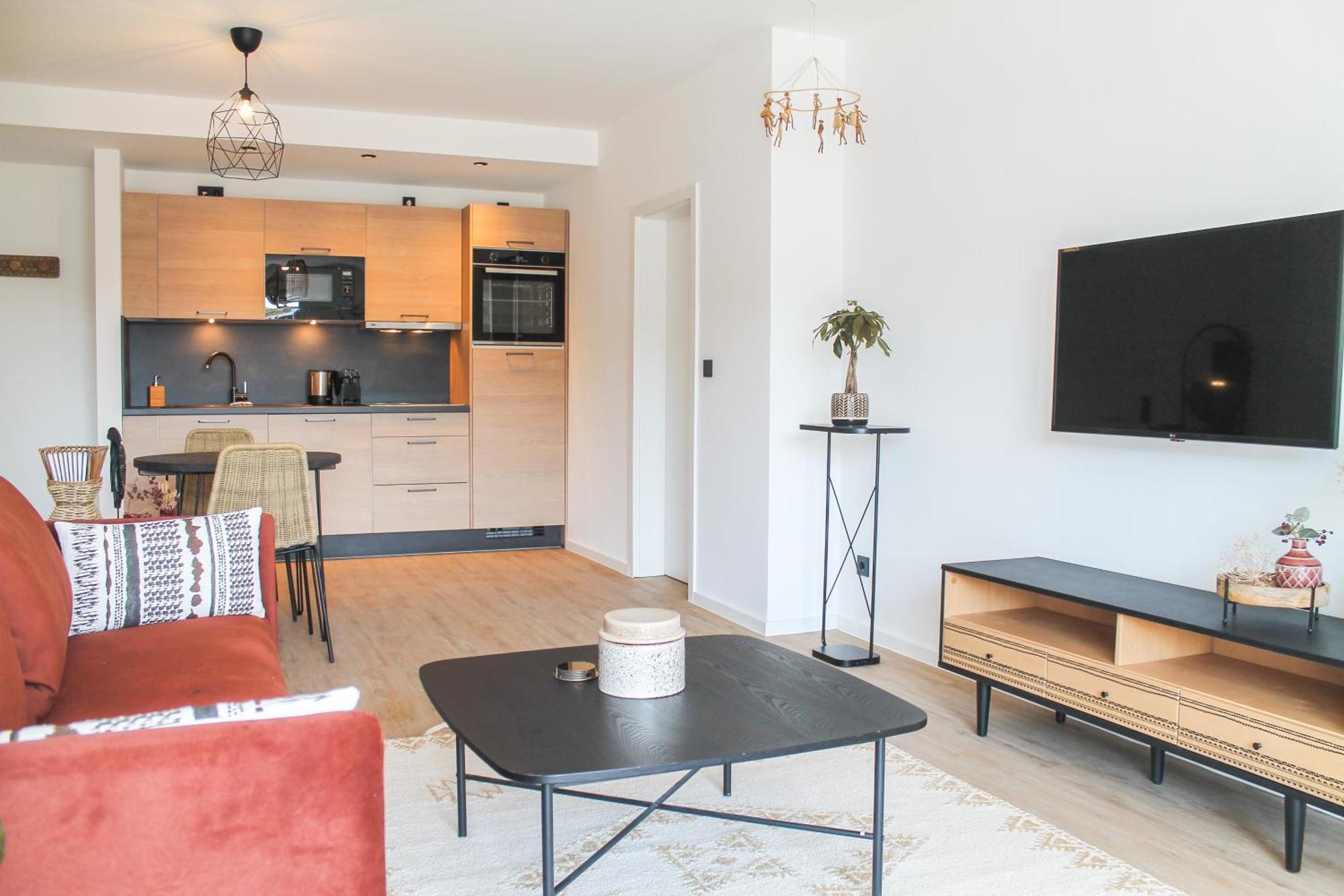 קובלנץ African-Style Apartment - Stadtnah, Parkplatz, E-Ladestation Fuer Auto & Fahrraeder, Gitterbox Fuer Fahrraeder, Fitnessstudio מראה חיצוני תמונה